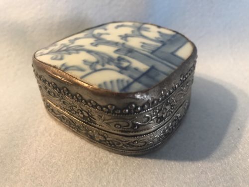 ANTIQUE CHINESE BLUE AND WHITE PORCELAIN SHARD IN SILVER PLATED BOX - arustocracy