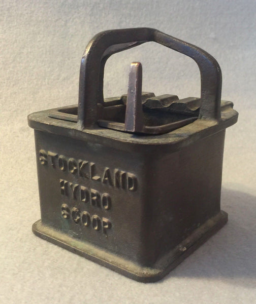 VINTAGE SALESMAN SAMPLE ASHTRAY CONSTRUCTION SCOOP DIRT SCRAPER TILTS BRONZE - arustocracy